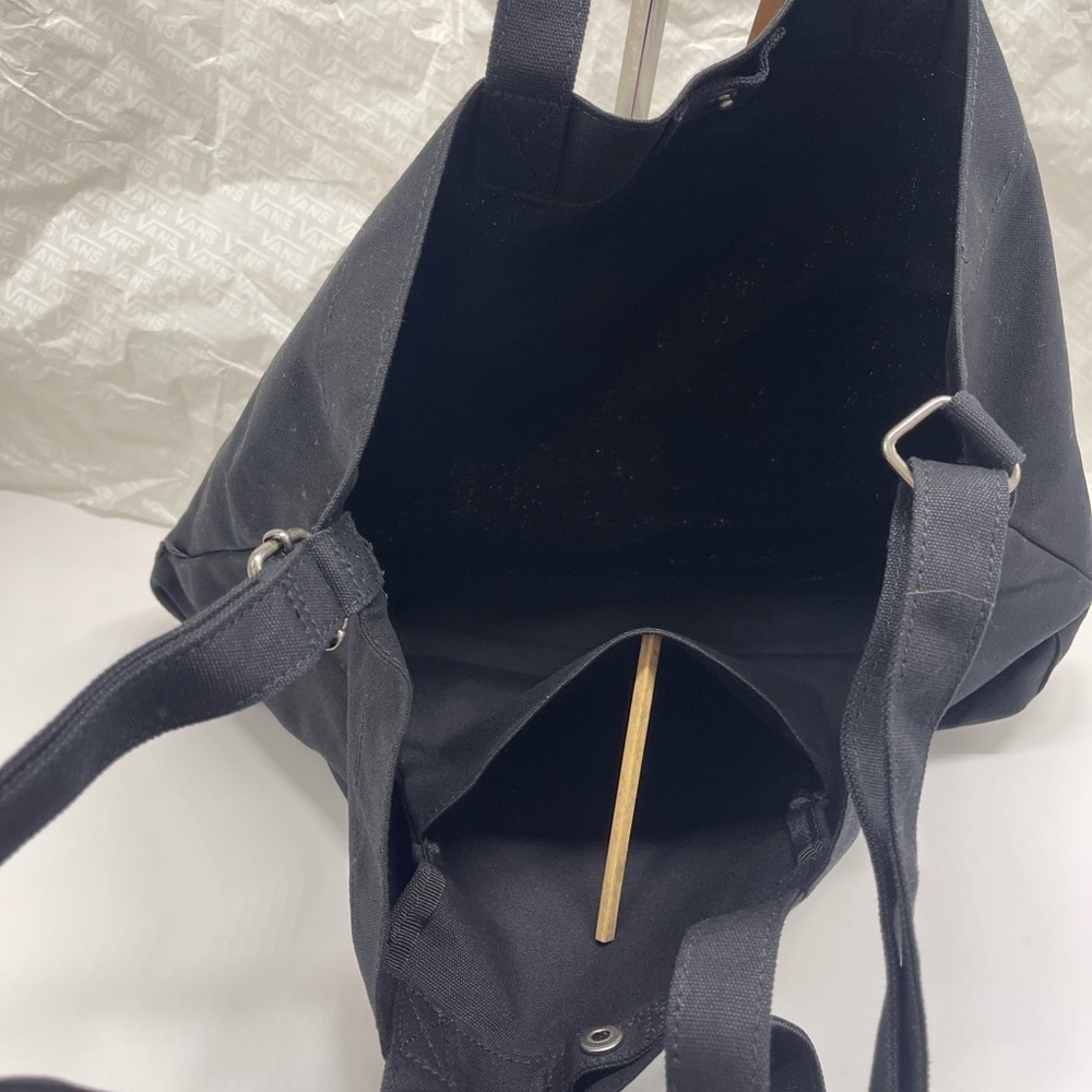 Vans Campus Tote Bag Black/Pink Snap closure With Inside Pocket VN000HE9BLK
NWT - Picture 10 of 16